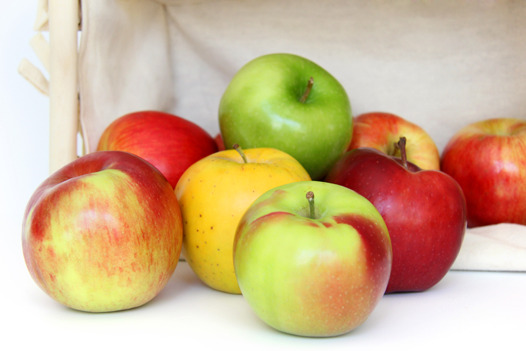 60 килограмм фруктов. Eaten Apple Colour.