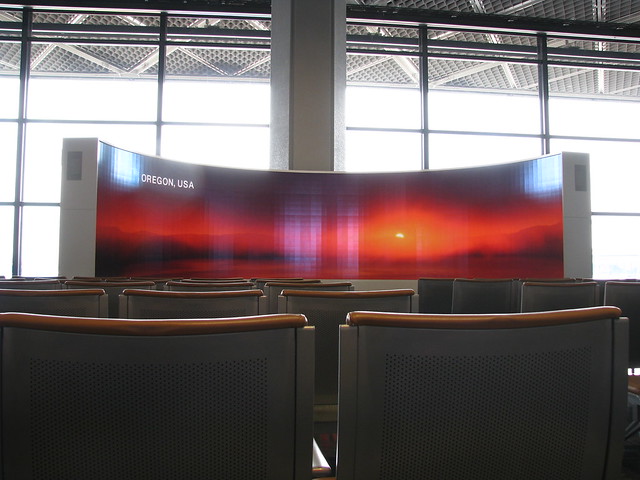 Narita Airport Terminal 2 成田空港第２ - Giant screen 大きいスクリーン