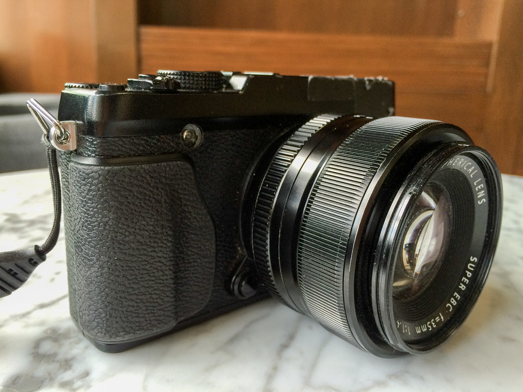 Mirrorless Fuji X-E2 with 35mm f/1.4