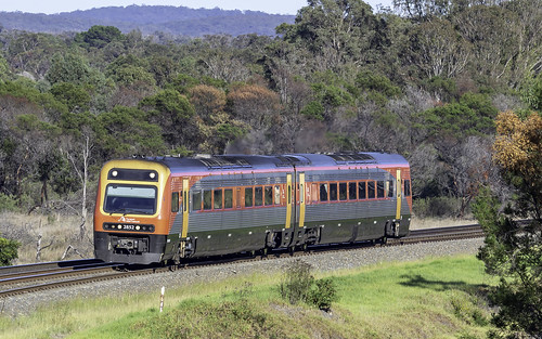 bargonsw endeavourrailcar2852 trainlinklivery transportnswtrainlink southernhighlandsline nswrailways olympusomdem10 paulleader publictransport transport transportation train travel tourist rail railway railroad passenger commute commuter nsw newsouthwales australia 2852 railpage:class=261 railpage:loco=2852 rpaunswendeavour rpaunswendeavour2852