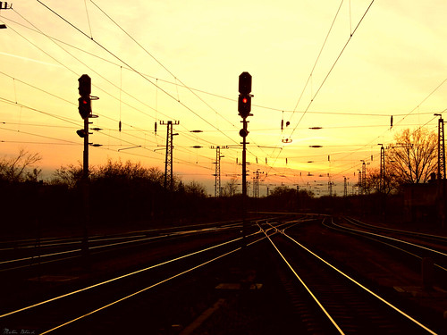 komárom hungary magyarország europa sunset trainstation railroad naplemente panasonic dmc lz20 lumix city cityscape