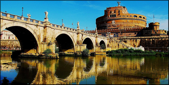 Itália – Roma - Castelo de Sant'Angelo, este imponente edifício na margem direita do rio Tibre teve uma história turbulenta, mesmo para os padrões da Roma antiga. Hoje é visitado por turistas de todo o mundo…