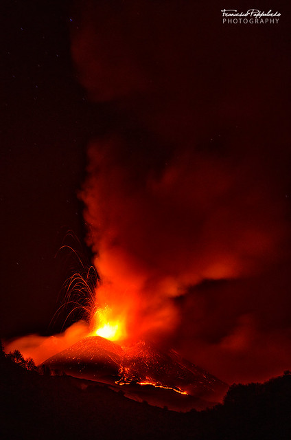 Fire over the hill - Etna, Piano del Vescovo