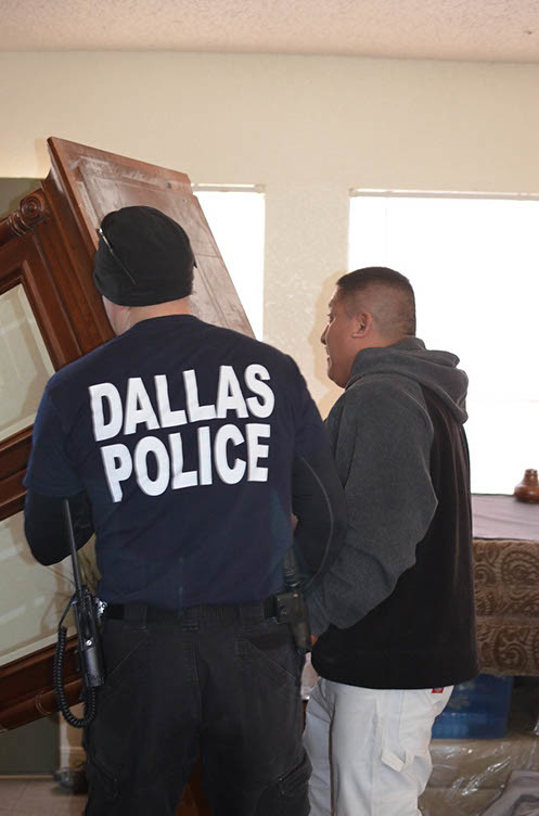 Dallas Police Department Helping Elves in Disguise 2012