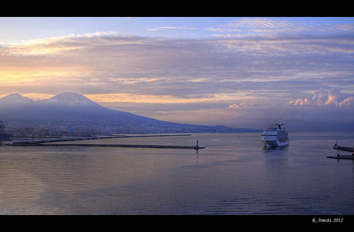 carnival puerto mar italia amanecer bahia napoli napoles vesubio volcan crucero viaje20212