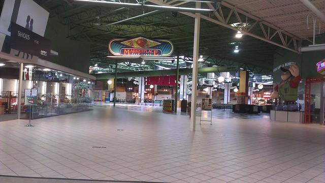 The Great Mall of the Great Plains - Olathe (Kansas City), Kansas - Marketplace / Food Court / Shoes For Less / Zonkers