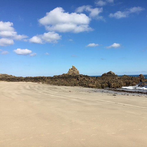 This one is for you @rowingrecovery sending you lots of love. Welcome home! #skiesfordaisy #rowing #alderney #beautifulplace | by arrancat