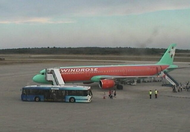 Wind rose Airbus A321 UR-WRO Pula Airport webcam capture