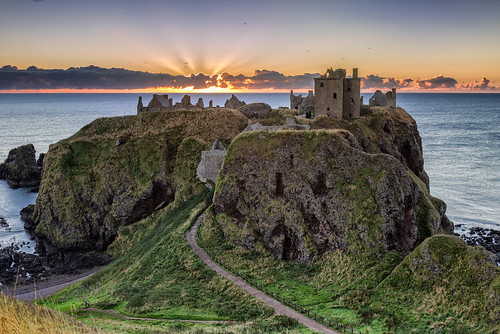 scotland unitedkingdom gb dunnotter castle historic sunrise dawn cloud golden colour path leading line