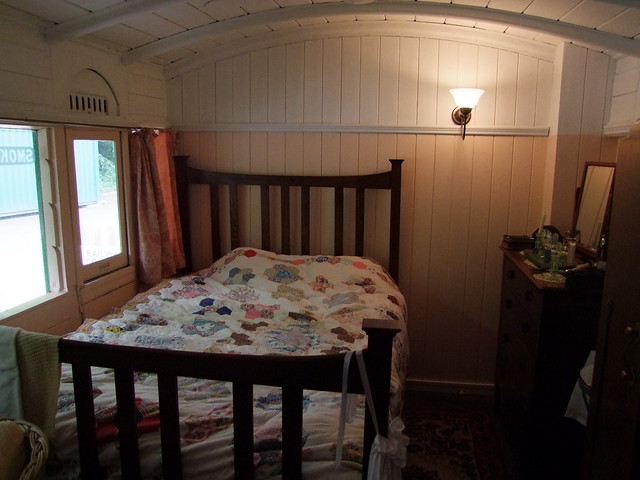 Holt railway cottage - Adults bedroom