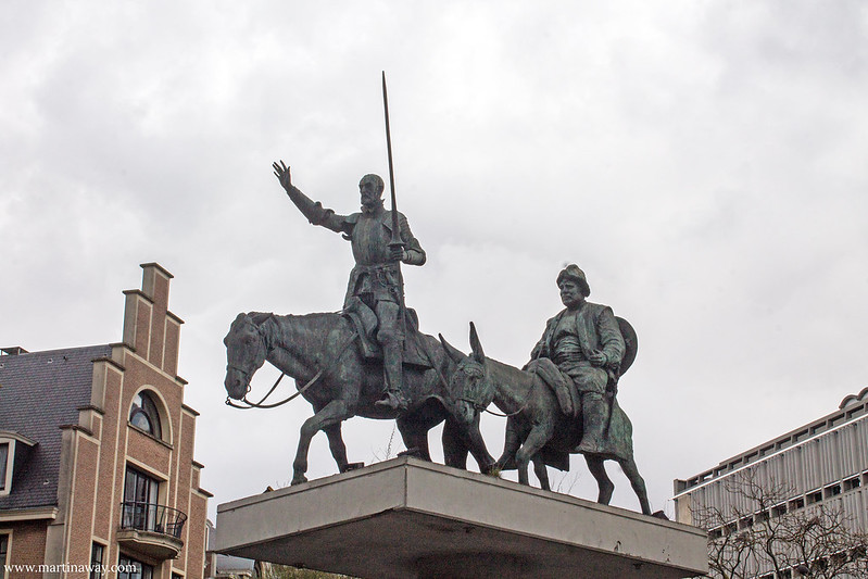 Statua dedicata a Don Chisciotte e Sancho Panza