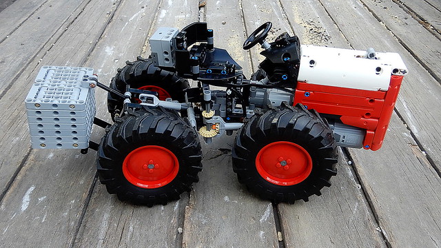 Articulated Utility Tractor (MOC - 4K)