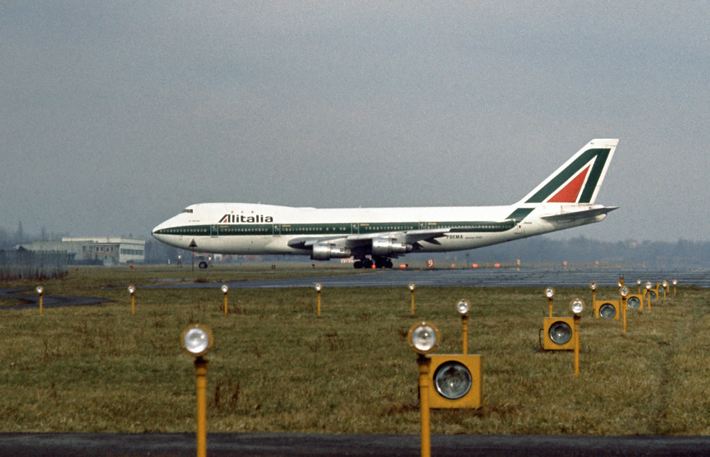 Alitalia Boeing B-747-143 I-DEMA