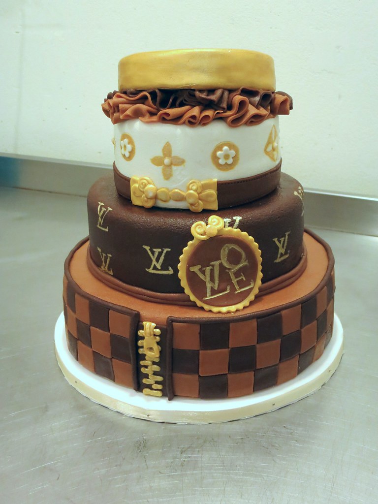 Louis Vuitton Cake, Louis Vuitton Cake - based on a design …