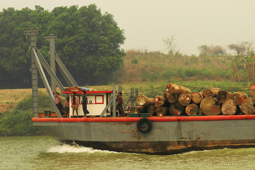 boat burma myanmar lumber birmanie ayeyarwadyriver