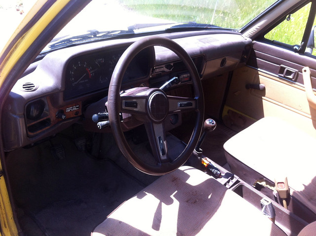 1982 Toyota SR5 truck interior