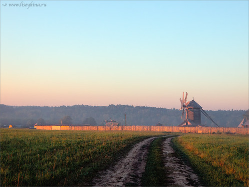 road summer windmill field sunrise landscape russia moskovskaya moscowarea podmoskovie aleksandrovka slavianskiykermlin