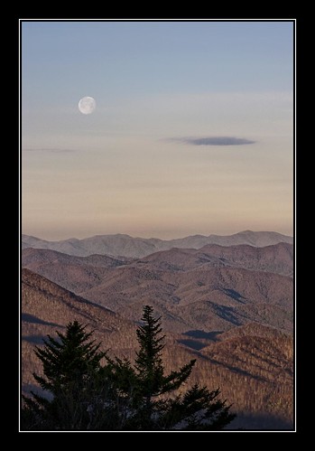 morning moon mountains nc spring northcarolina moonrise blueridgeparkway caneyforkoverlook paulmalcolm