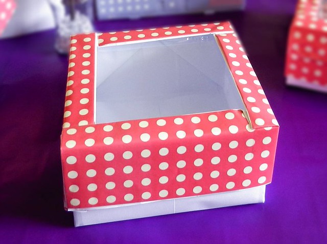 Origami cake box
