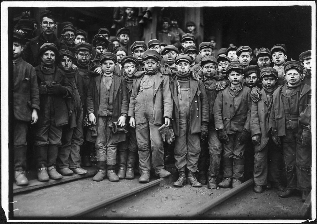 Breaker boys working in Ewen Breaker. S. Pittston, Pa, January 1911