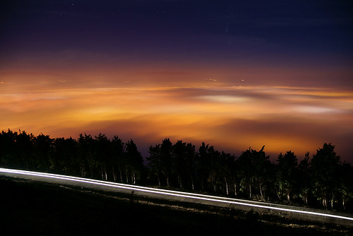 Como un rayo.... by inaxiotejerina, Otra fotico de archivo. Sacada junto al fuerte de San Cristobal, en el monte Ezkaba. Noche de niebla