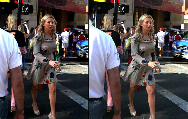Pretty Lady Crosses Hollywood Blvd. 3D semi UHD video (up to 1920p high)