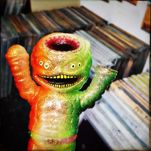 Screens a poppin! #copasquattoys #fumetsu #vinge #sofubi #sofuvi #sofvi #sqvatcvlt #screenprinting | by Cop A Squat Toys