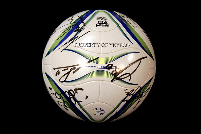 F50 UEFA CUP FINAL EINDHOVEN 2006 MIDDLESBROUGH FC VS SEVILLA FC ISSUED - USED ADIDAS MATCH BALL SIGNED BY MIDDLESBROUGH FC TEAM 03