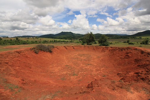 Sprengbombenkrater by (trinchen), asia asien laos uxo xiangkhoangprovinz