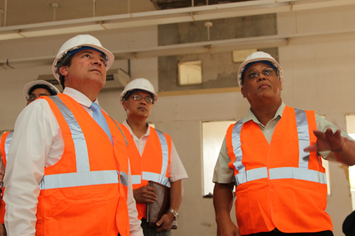 Governor Eddie Calvo and Contractors