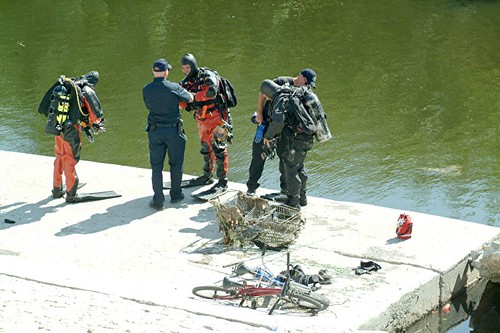 LAFD & LAPD Divers Prepare To Enter Water | Two Fire Departm… | Flickr