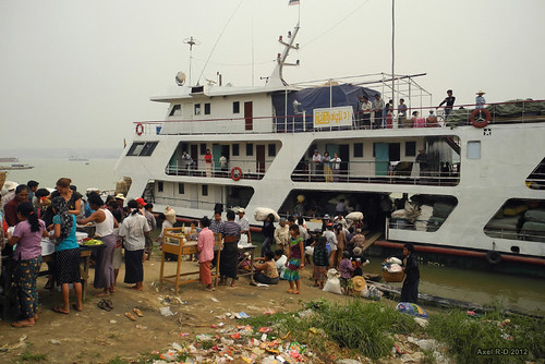 people boat burma myanmar local birmanie kyaukmyaung