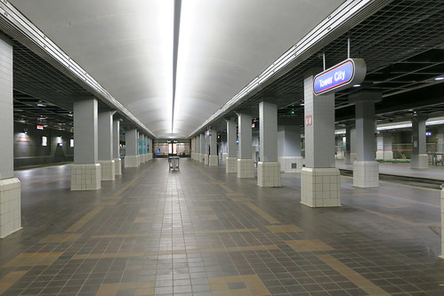 Eastbound platform at Tower City looking west 3