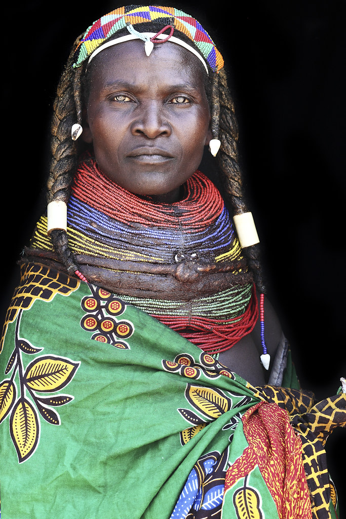 Ангола племена. Луанда Африка. Ангола Луанда люди. Женщина с африканского племени. Африканские племена.