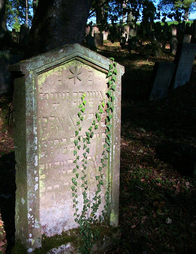 Jüdischer Friedhof in Berlichingen (seit Mitte  17.Jh.), Grabstein , 56-52