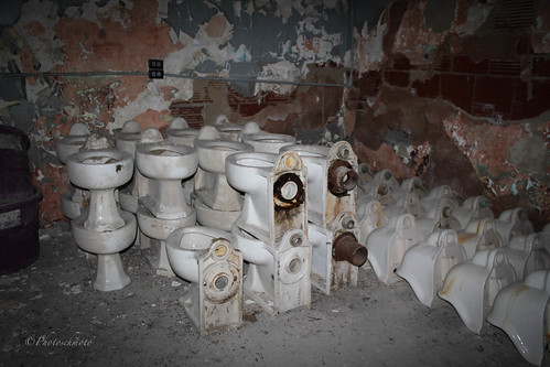 ohio ghost historic prison jail violence ghosts paranormal toilets mansfield darkmatter toiletroom osr ghosthunt shawshankredemption ohiostatereformatory hauntedhauntings