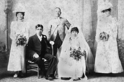 chinese queensland chinesesettlers colonial 1900s bridal bride party groom rockhampton statelibraryofqueensland slq wedding portrait hats veil bouquet westernclothing lace chair