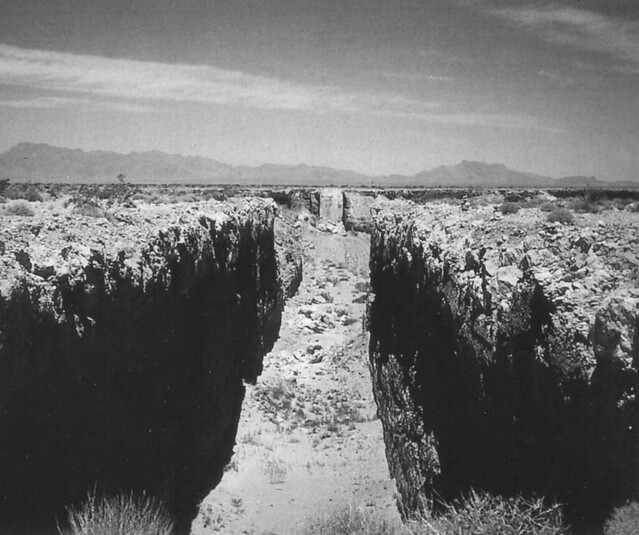 Michael Heizer, Double Negative, 1969