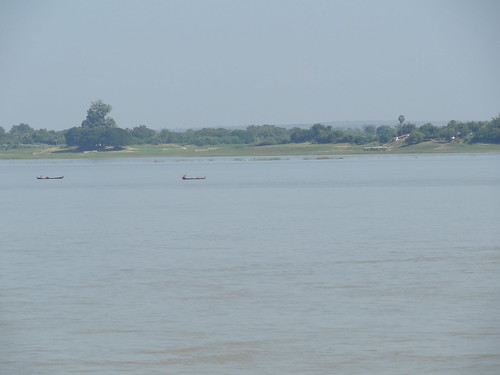burma myanmar mandalay mmr irrawaddyriver ayeyarwaddyriver 25nov2012 nganan