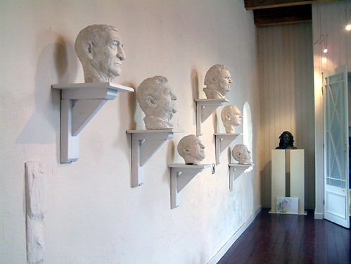 wall with Italian portraits