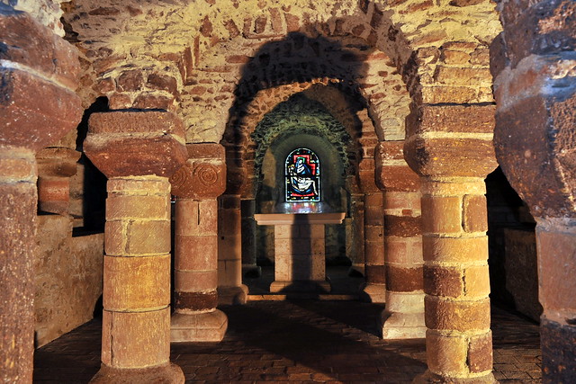 Crypte Notre-Dame-de-Sous-Terre (XIe s.) – Eglise St-Jean-Baptiste de Château-Gontier