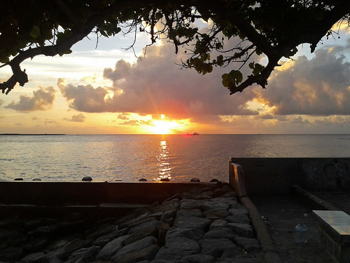 ocean life shadow sea sky sun tree beautiful beauty clouds sunrise gold golden boat view horizon samsung sunny rays maldives breathtaking malé simplymaldives