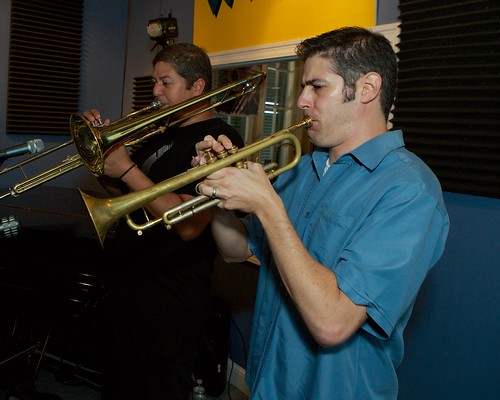 Ian Smith and Mike Kobrin performing live with Ernie Vincent