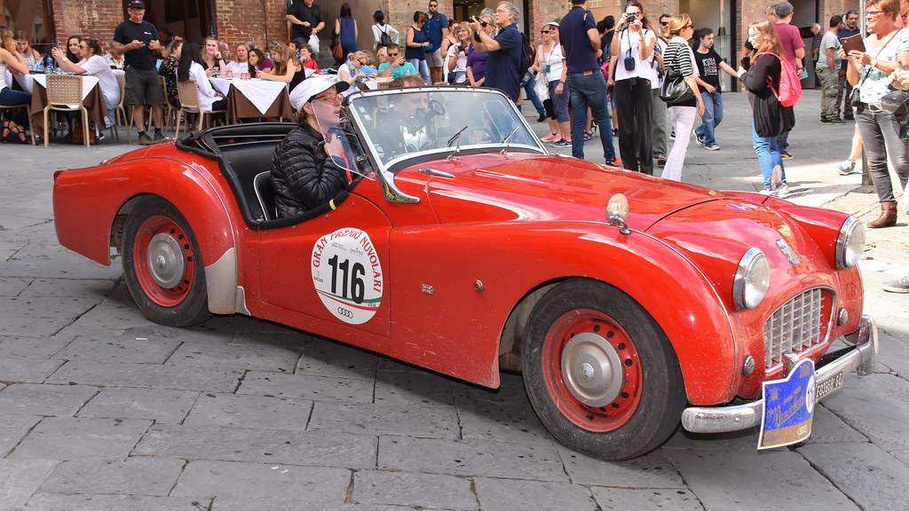 Passaggio da Piazza del campo delle Auto Storiche del Gran Premio Nuvolari 2016