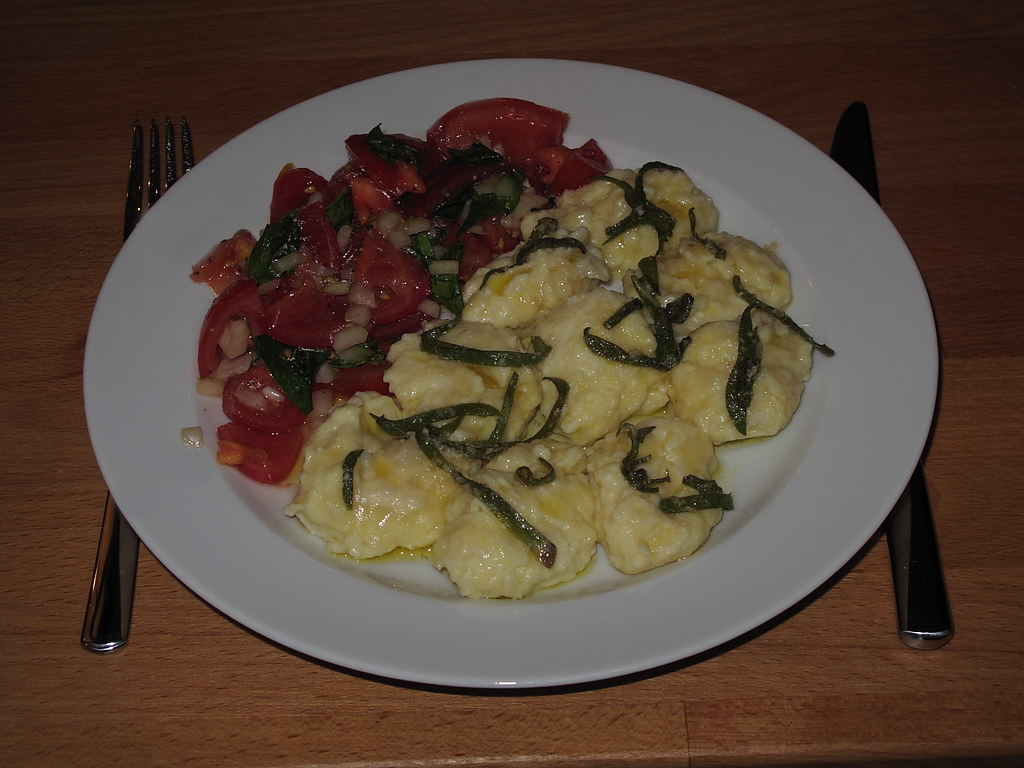 Malfatti mit Salbei-Butter und Tomatensalat | Gourmandise | Flickr