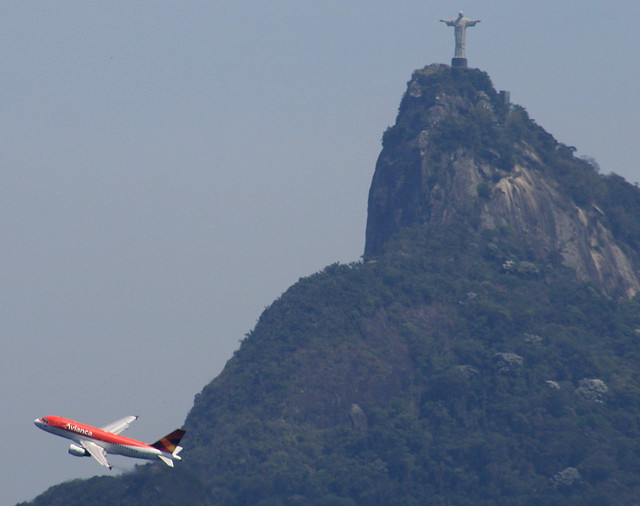 Avianca Brasil. Airbus A319 & Corcovado. Rio de Janeiro
