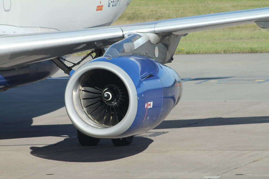 G-EUPT port engine | British Airways A319 close up of the IA… | Flickr