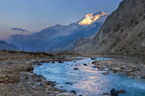 mountain sunset river nepal himalaya reflection annapurnacircuit annapurna