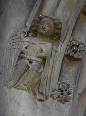 angel on the stone screen