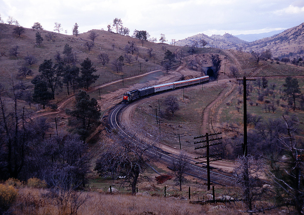 SP #52 @ Tunnel 10 | SP's train #52, the LA-bound San Joaqui… | Flickr